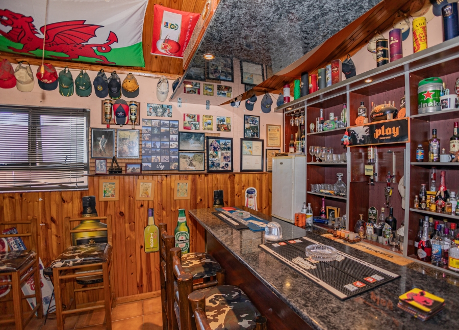 5 Bedroom Property for Sale in Peerless Park Western Cape